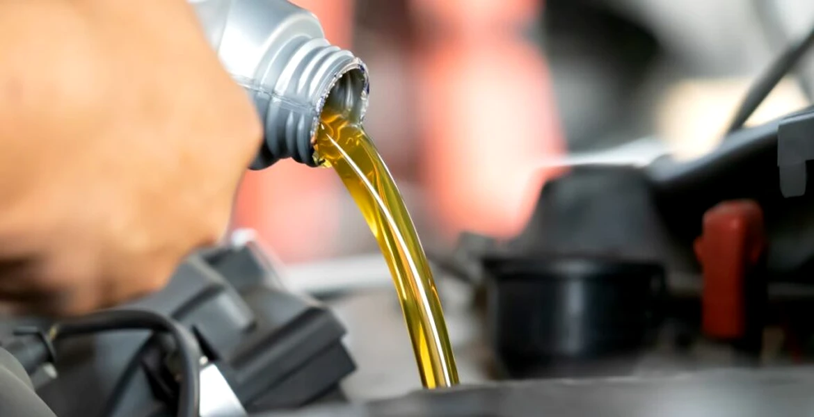 Ce faci dacă ai pus prea mult ulei în motor?