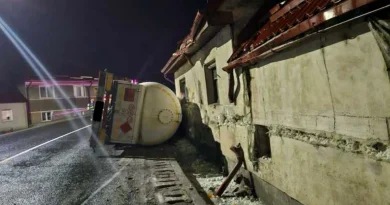 Alertă în Sibiu după ce o cisternă cu gaz s-a răsturnat pe DN1