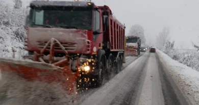 Surpriză de 1 Mai: ninsori pe drumuri din România, intervenții ale utilajelor de deszăpezire