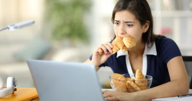 Mâncatul compulsiv începe adesea cu foamea emoțională. Iată cum să o identifici