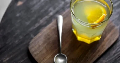 Trei ingrediente pentru o băutură consumată dimineața împotriva balonării și constipației. Cum o prepari