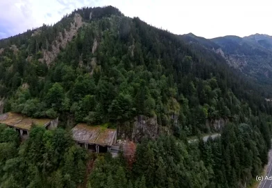 Inginerie spectaculoasă pe Transfăgărășan: cum au fost ridicate uriașele copertine de beton Inginerie spectaculoasă pe Transfăgărășan: cum au fost ridicate uriașele copertine de beton
