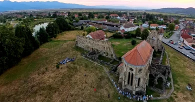 Legenda „oamenilor roșii” de la Mănăstirea Cârța. Cum a devenit povestea celebră în Europa medievală